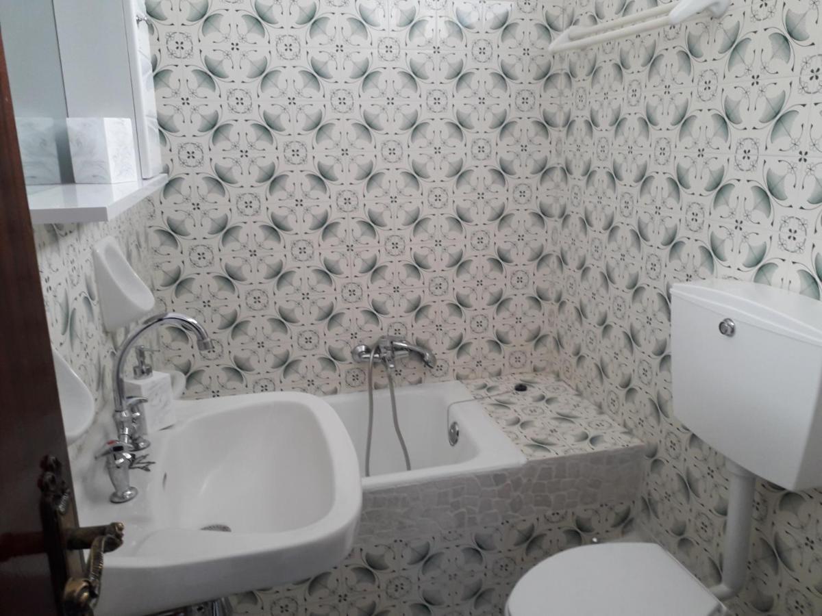 Atlas Apartment With Private Beach And Seaview Loutráki Esterno foto
