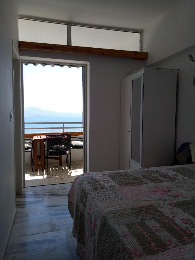 Atlas Apartment With Private Beach And Seaview Loutráki Esterno foto