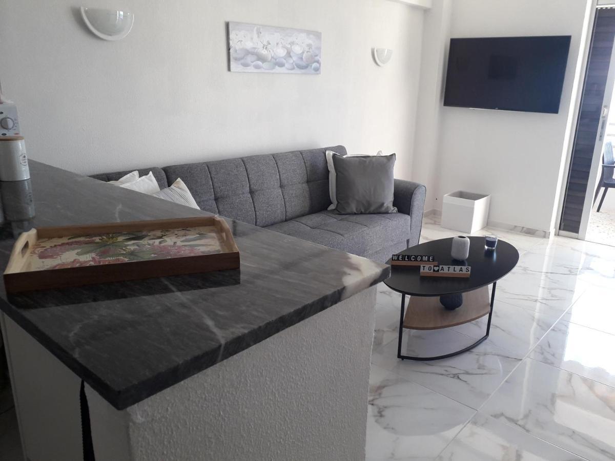Atlas Apartment With Private Beach And Seaview Loutráki Esterno foto