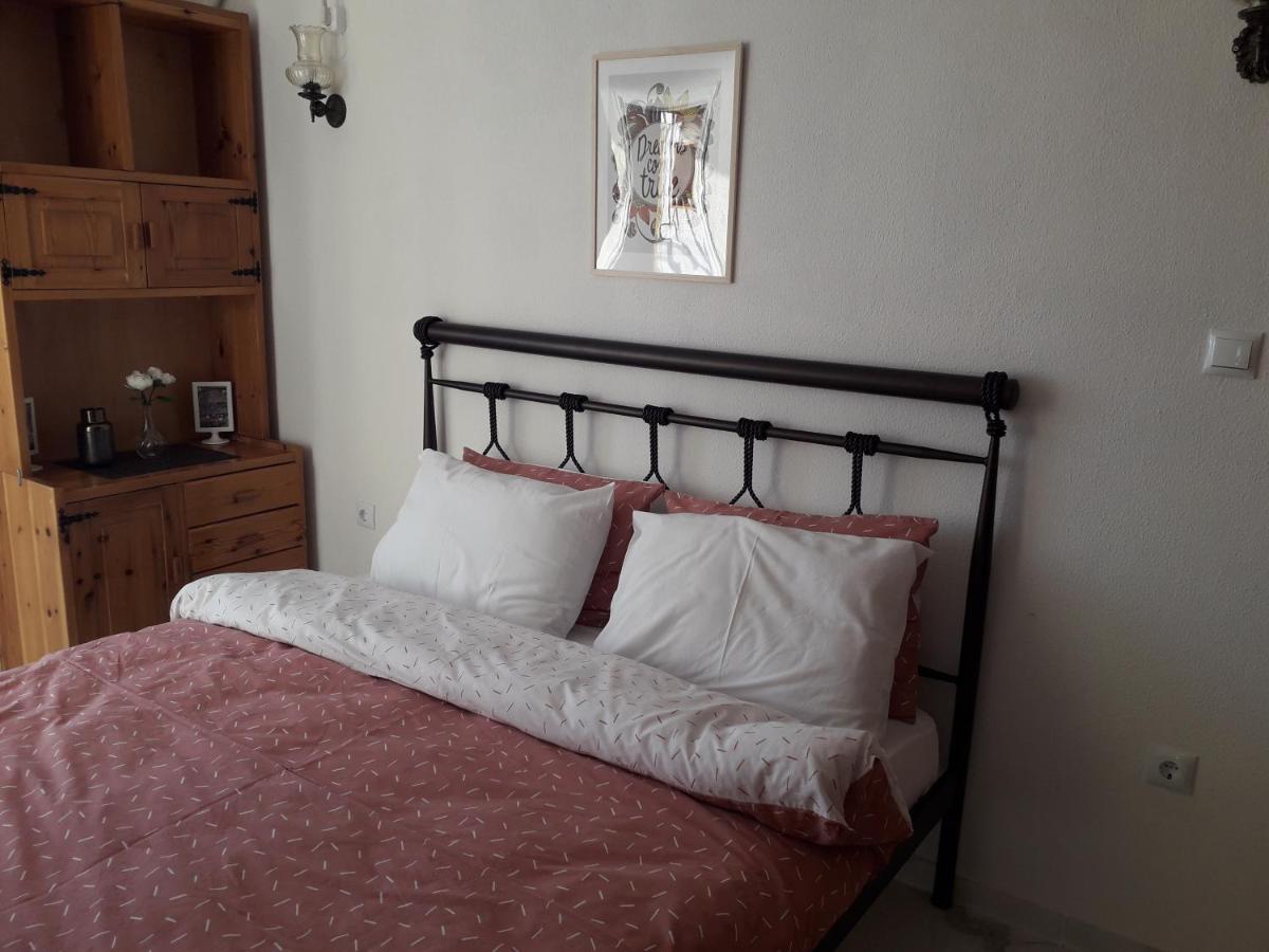 Atlas Apartment With Private Beach And Seaview Loutráki Esterno foto