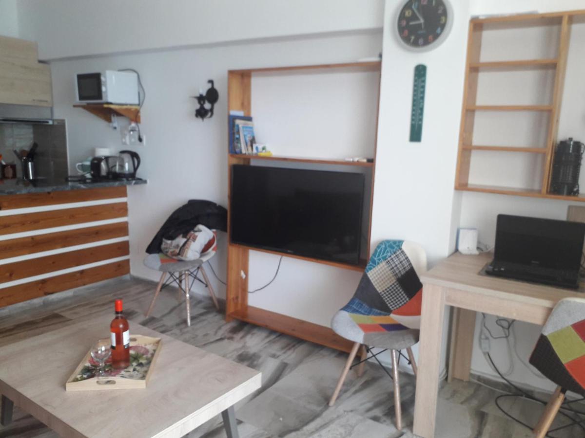 Atlas Apartment With Private Beach And Seaview Loutráki Esterno foto